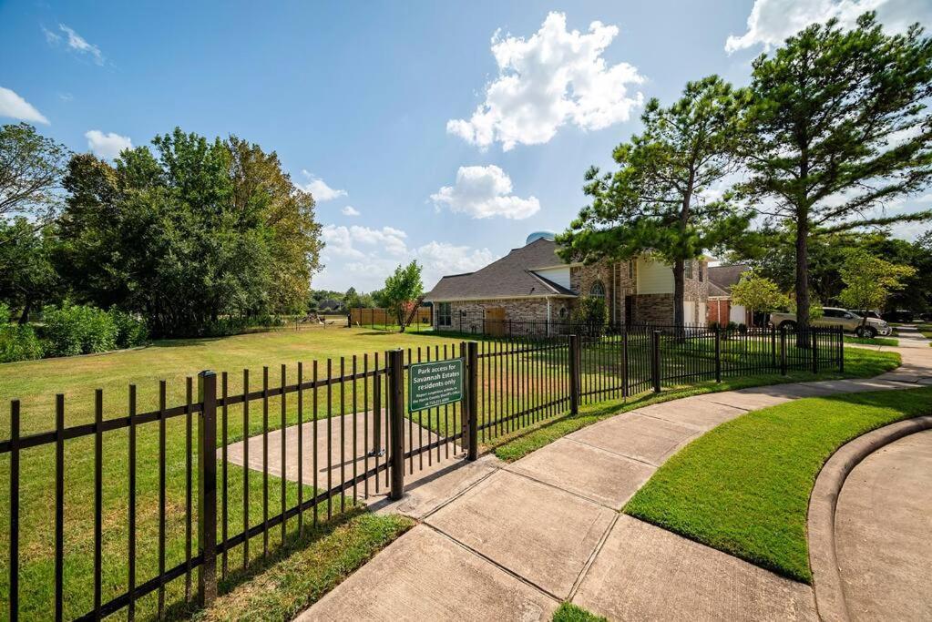 Beautiful 4-Bedroom House With Nice Backyard Houston Exterior photo